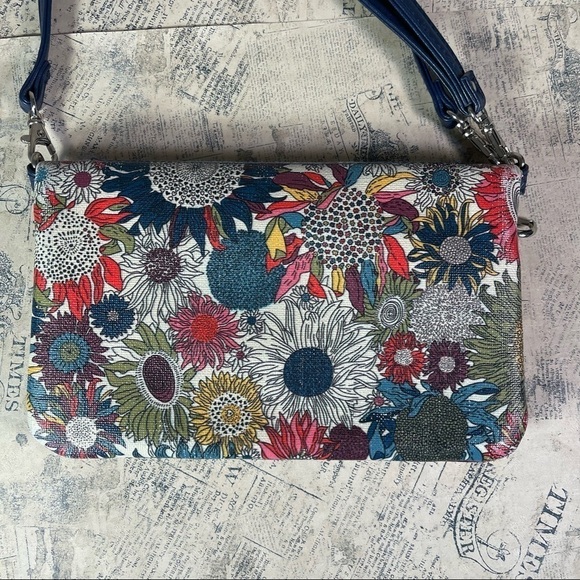 GIGI HILL CROSSBODY BAG - Picture 4 of 14